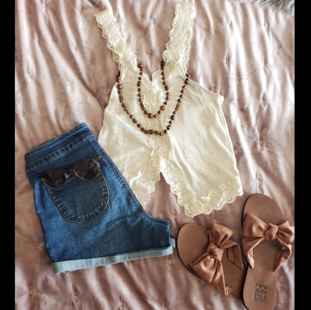 Kimchi Blue Lace V-Cut Razorback Crop Top Tank